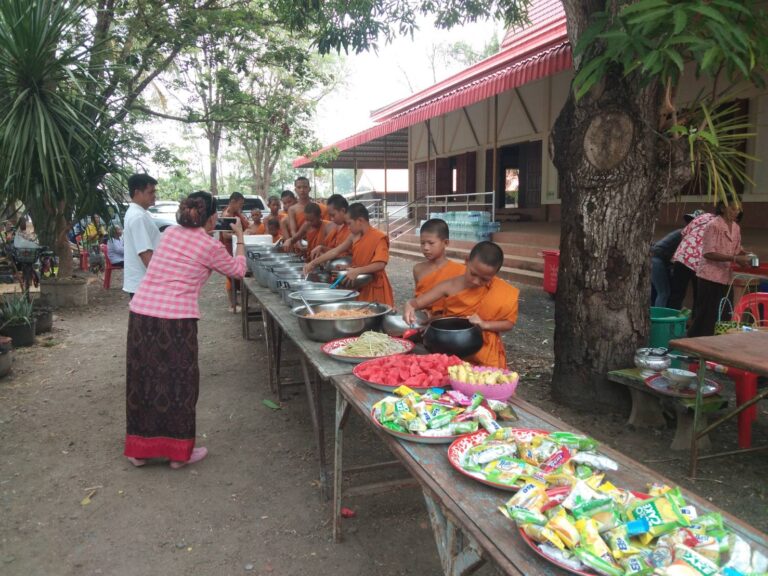 ถวายภัตตาหารภิกษุสามเณรภาคฤดูร้อนวัดโนนทอง 67